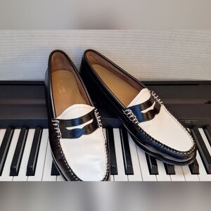 Black and White WEEJUNS Leather Penny Loafers [Women SIZE= 8.5] [Men SIZE=7]